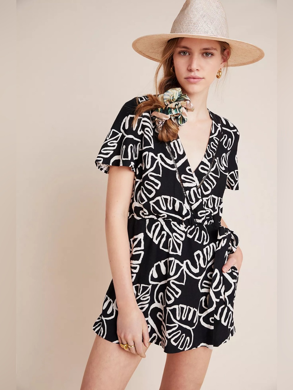 FARM Rio for Anthropologie Kiki Surplice Linen Blend Leaf Print Romper Dress S